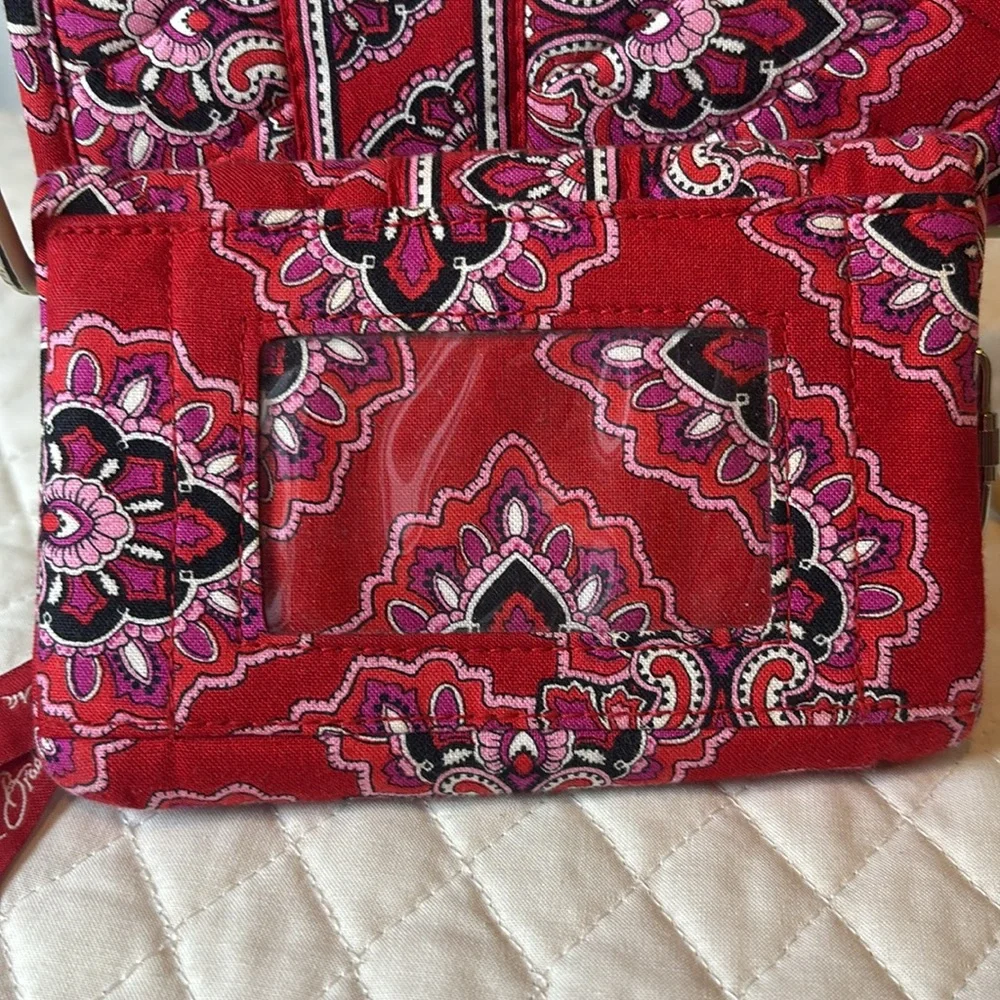 VERA BRADLEY Compact Taxi
Wallet Frankly Scarlet Kisslock and Eyeglass Case - Picture 7 of 10